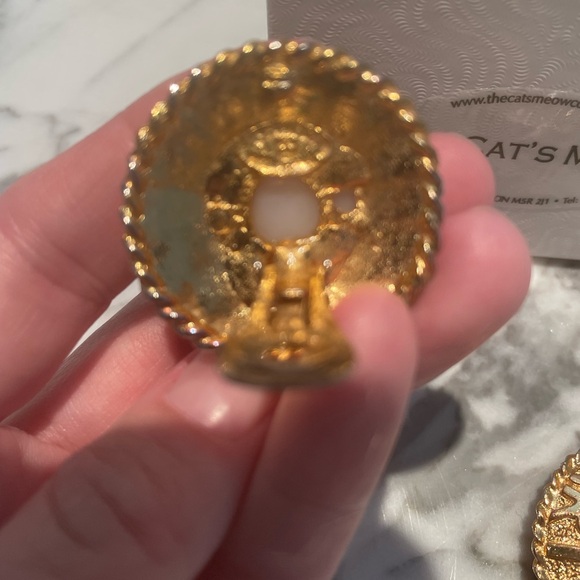 Authentic Vintage Chanel Clip Ons - Picture 7 of 9